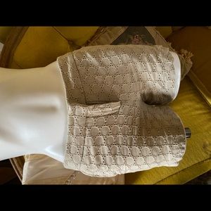 Very cute khaki shorts with design